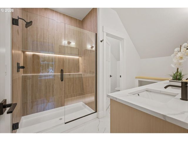 4234 Se YAMHILL St, Portland, OR 97215