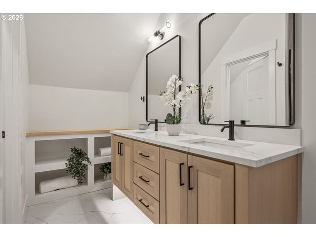 4234 Se YAMHILL St, Portland, OR 97215