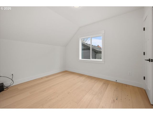 4234 Se YAMHILL St, Portland, OR 97215