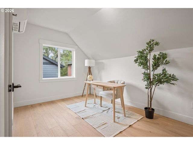 4234 Se YAMHILL St, Portland, OR 97215