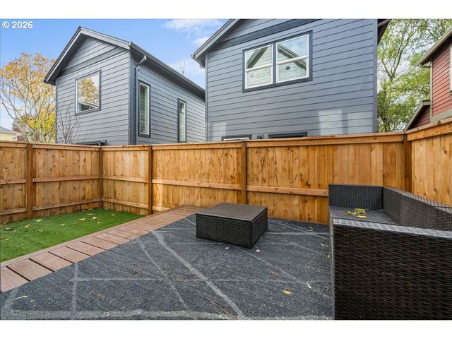 4234 Se YAMHILL St, Portland, OR 97215