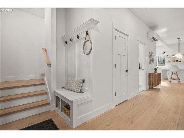 4234 Se YAMHILL St, Portland, OR 97215