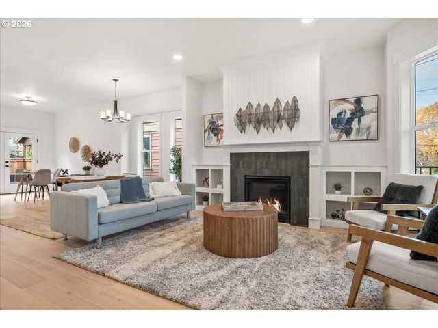 4234 Se YAMHILL St, Portland, OR 97215