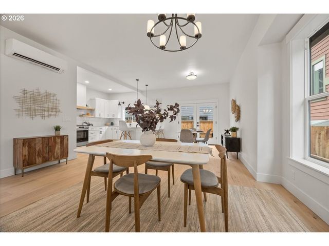 4234 Se YAMHILL St, Portland, OR 97215