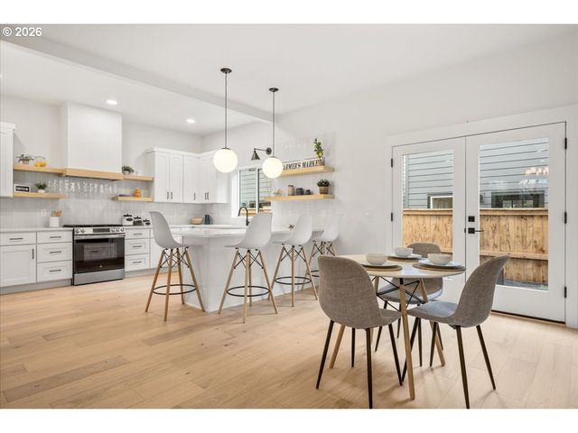 4234 Se YAMHILL St, Portland, OR 97215