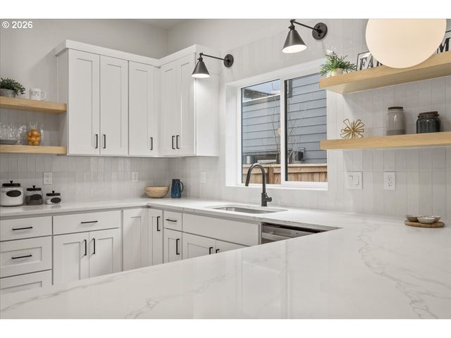 4234 Se YAMHILL St, Portland, OR 97215