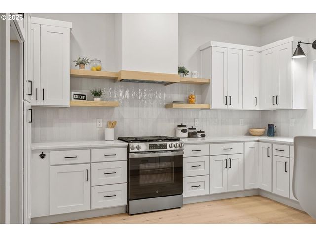 4234 Se YAMHILL St, Portland, OR 97215