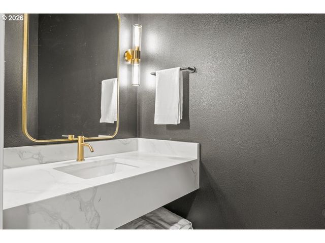 4234 Se YAMHILL St, Portland, OR 97215