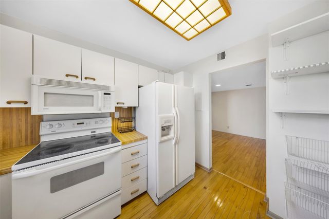 18181 NE 31st Court 804, Aventura, FL 33160