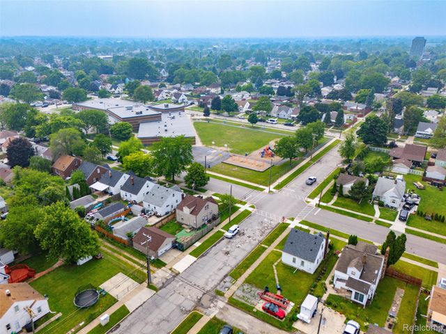 1329 Grant Avenue, Lincoln Park, MI 48146