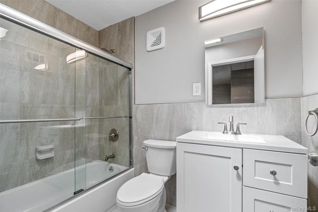 175-03 Peck Avenue 2 Floor, Fresh Meadows, NY 11365
