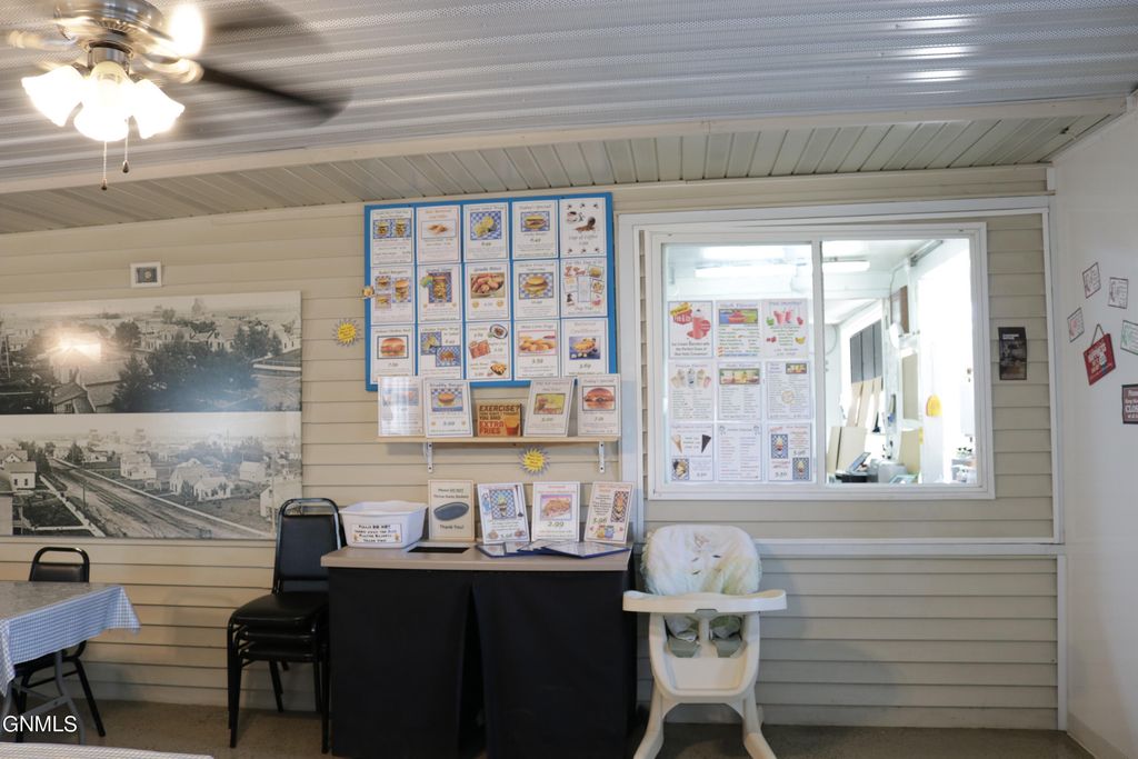 210 6th Avenue, Edgeley, ND 58433 photo 10