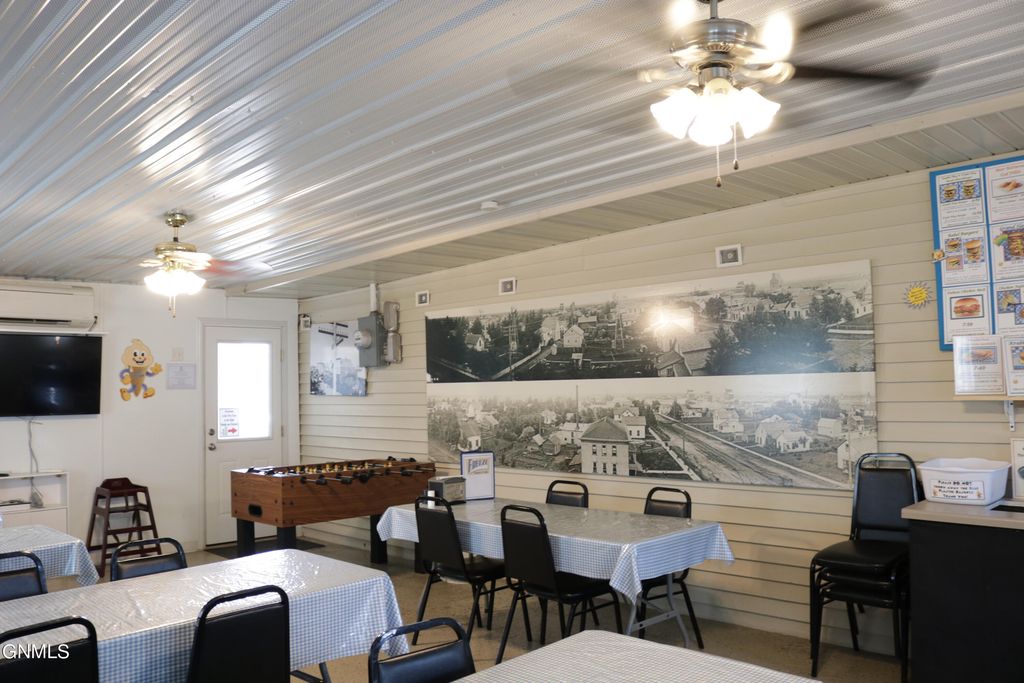 210 6th Avenue, Edgeley, ND 58433 photo 11