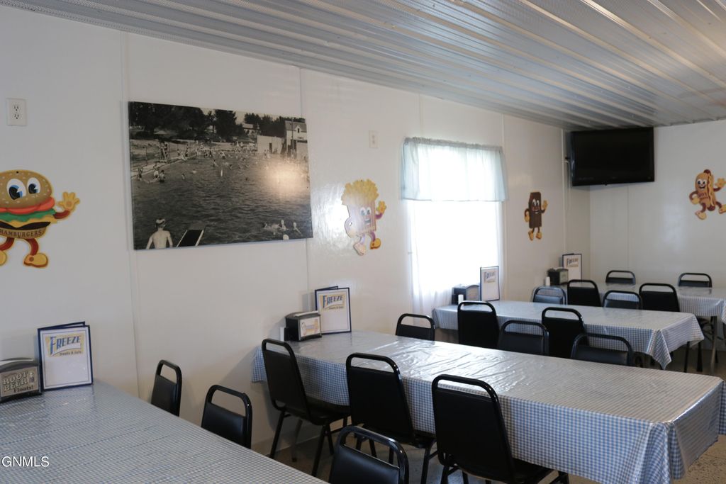 210 6th Avenue, Edgeley, ND 58433 photo 12