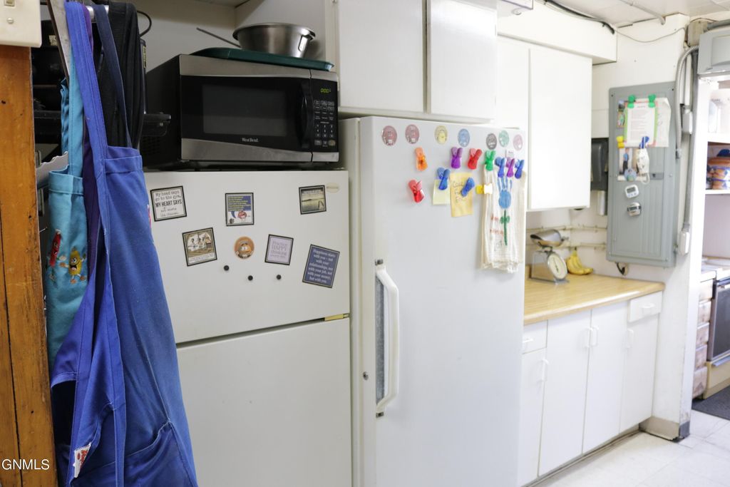 210 6th Avenue, Edgeley, ND 58433 photo 9