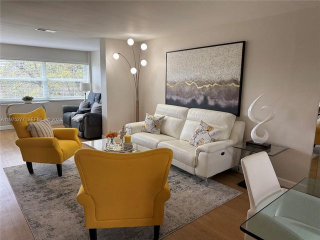 9310 Sunrise Lakes Blvd 304, Sunrise, FL 33322