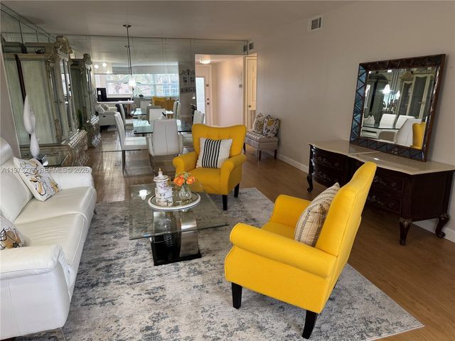 9310 Sunrise Lakes Blvd 304, Sunrise, FL 33322