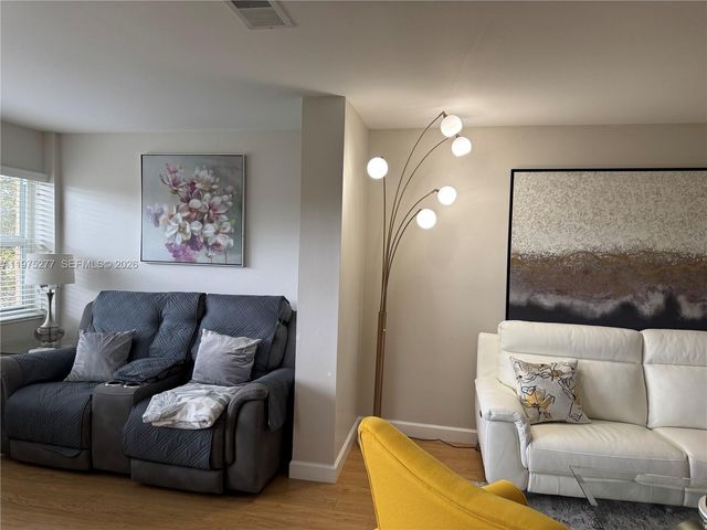 9310 Sunrise Lakes Blvd 304, Sunrise, FL 33322