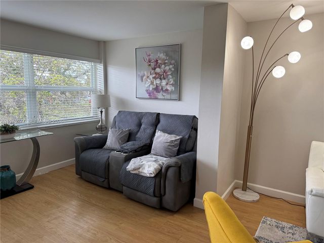 9310 Sunrise Lakes Blvd 304, Sunrise, FL 33322