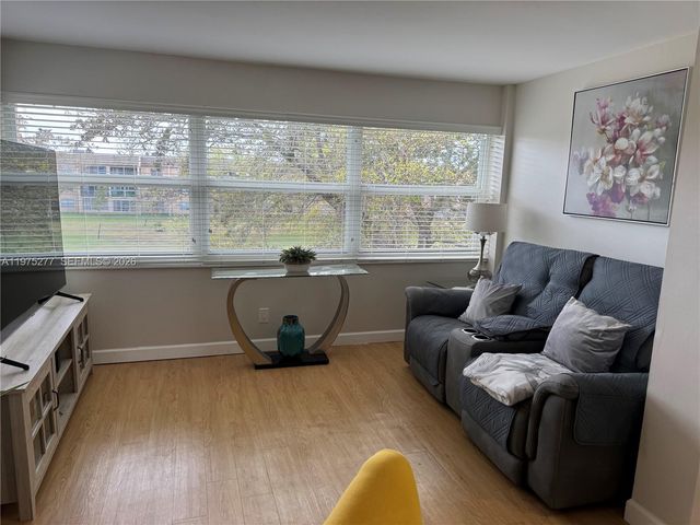 9310 Sunrise Lakes Blvd 304, Sunrise, FL 33322