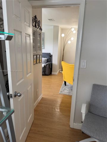 9310 Sunrise Lakes Blvd 304, Sunrise, FL 33322