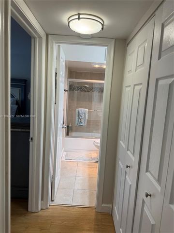 9310 Sunrise Lakes Blvd 304, Sunrise, FL 33322