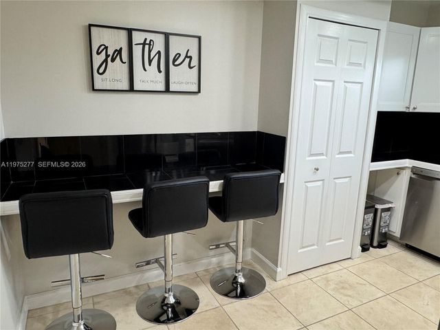 9310 Sunrise Lakes Blvd 304, Sunrise, FL 33322