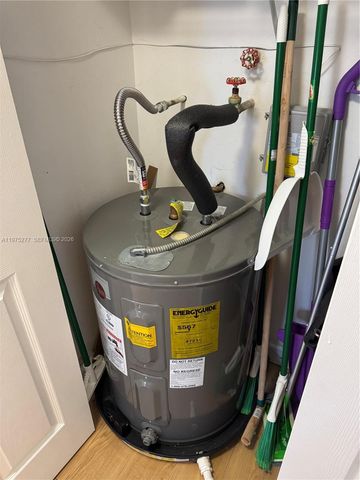 9310 Sunrise Lakes Blvd 304, Sunrise, FL 33322