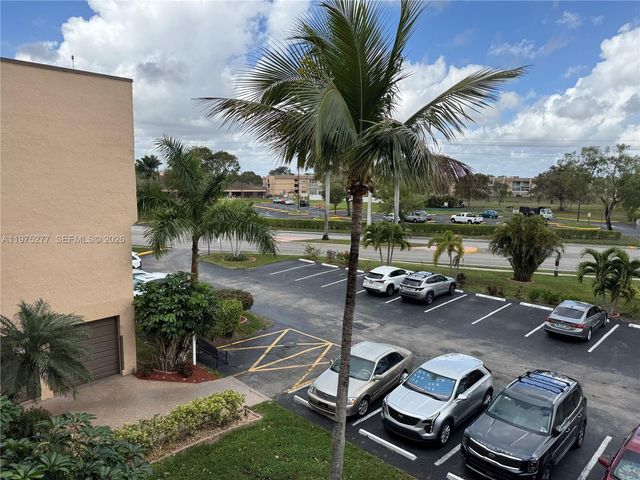 9310 Sunrise Lakes Blvd 304, Sunrise, FL 33322