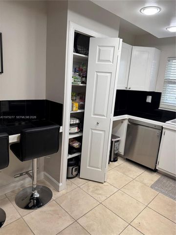 9310 Sunrise Lakes Blvd 304, Sunrise, FL 33322