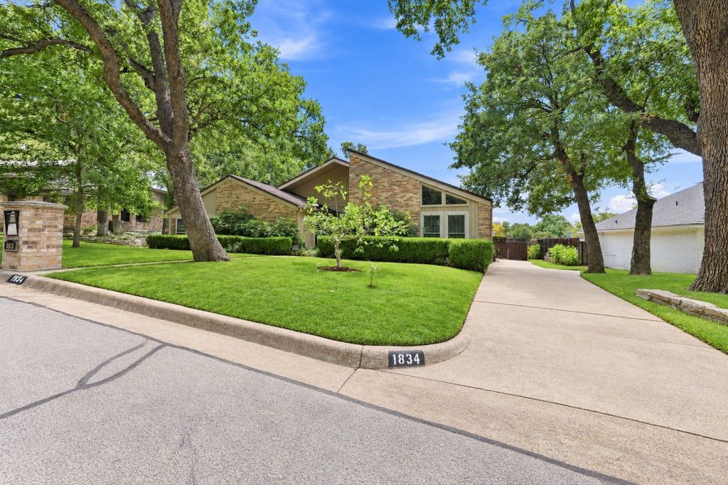 1834 Rhinevalley Drive, Arlington, TX 76012 — photo 2