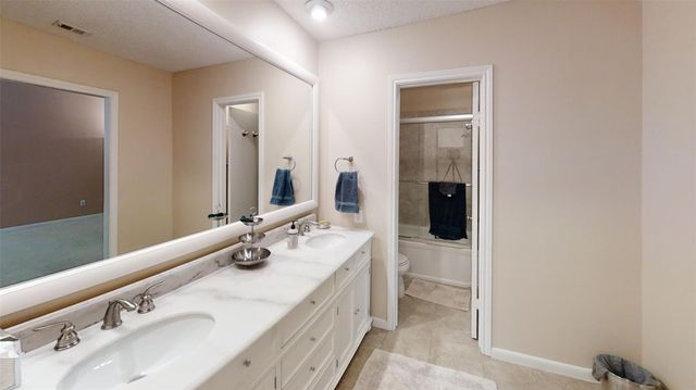 1970 Augusta Drive, Houston, TX 77057