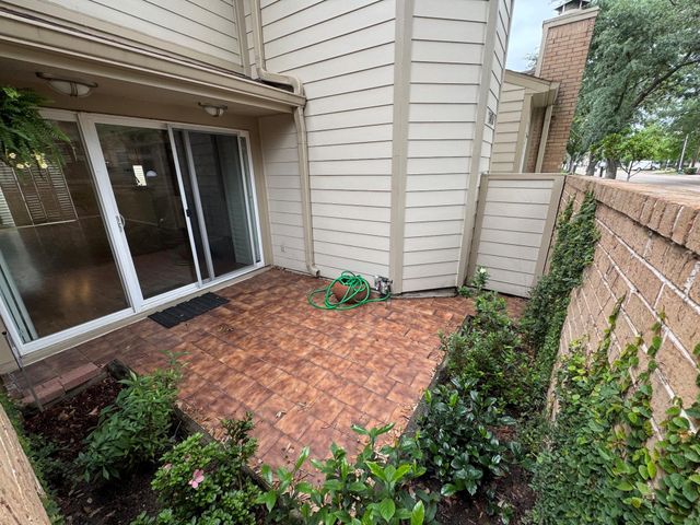 1970 Augusta Drive, Houston, TX 77057