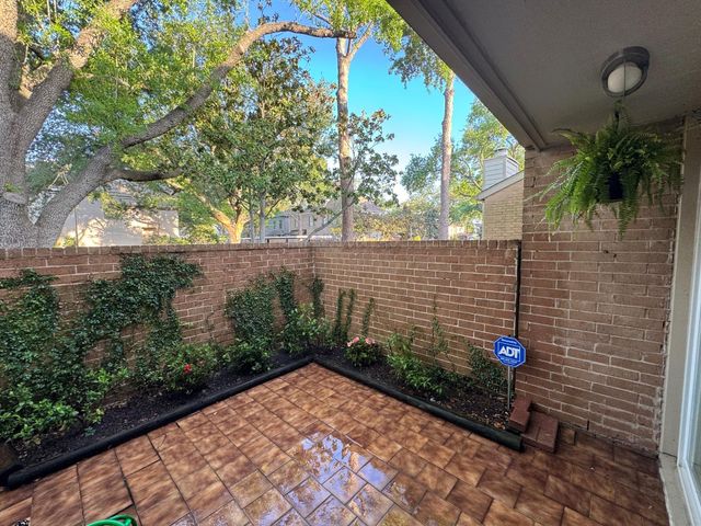 1970 Augusta Drive, Houston, TX 77057