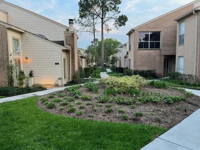 1970 Augusta Drive, Houston, TX 77057