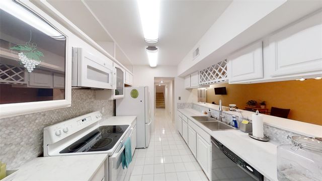 1970 Augusta Drive, Houston, TX 77057