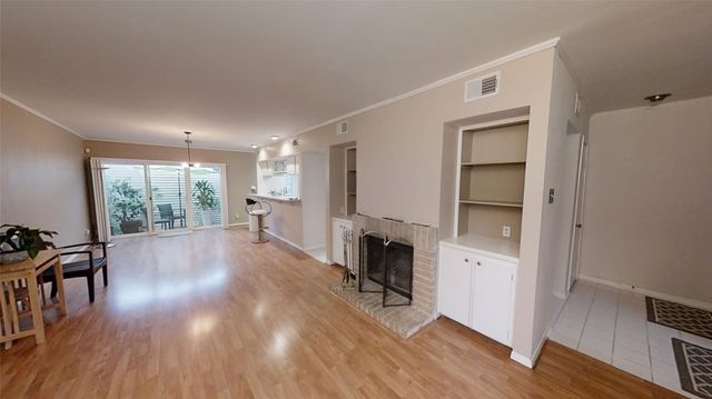 1970 Augusta Drive, Houston, TX 77057