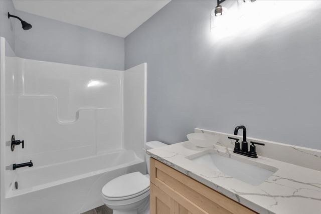 2080 Waters Edge Drive, Minooka, IL 60447