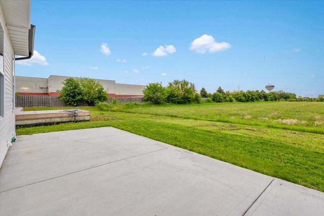 2080 Waters Edge Drive, Minooka, IL 60447