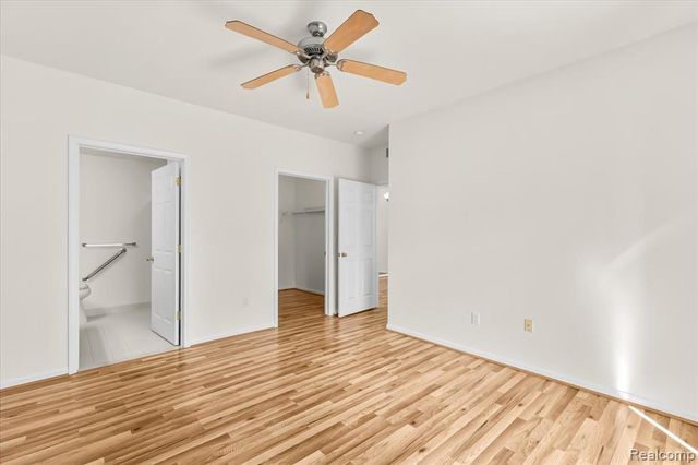17104 Chesapeake Circle, Walled Lake, MI 48390
