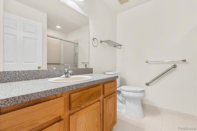 17104 Chesapeake Circle, Walled Lake, MI 48390