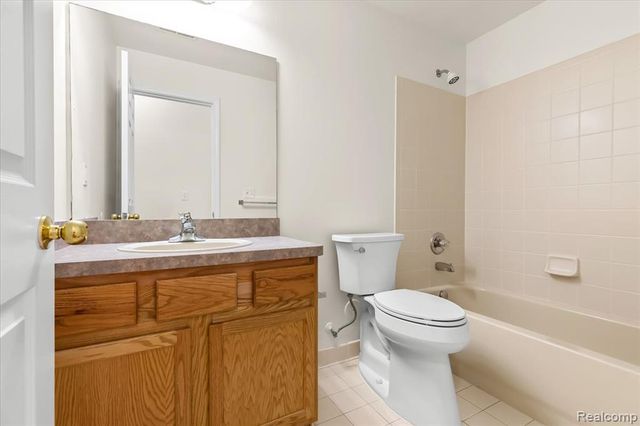 17104 Chesapeake Circle, Walled Lake, MI 48390