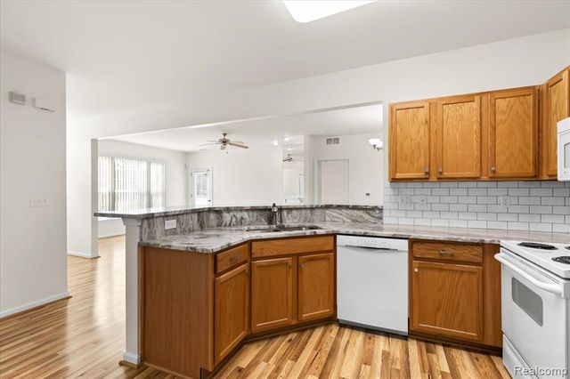 17104 Chesapeake Circle, Walled Lake, MI 48390