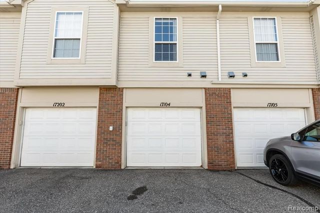 17104 Chesapeake Circle, Walled Lake, MI 48390
