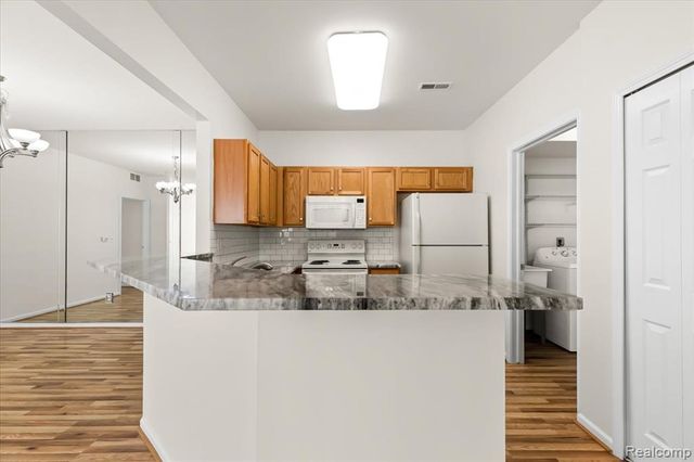 17104 Chesapeake Circle, Walled Lake, MI 48390