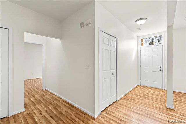 17104 Chesapeake Circle, Walled Lake, MI 48390