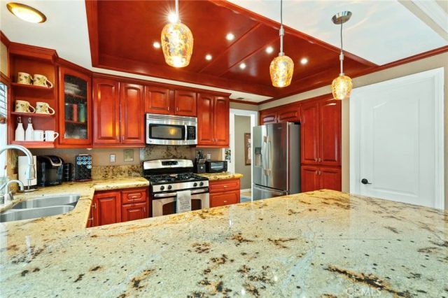 7839 Fox Tail Place, Highland, CA 92346