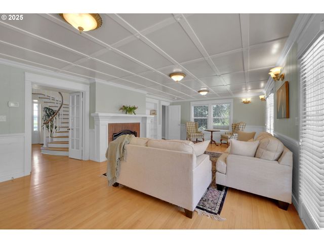 27730 ERICKSON Rd, Eugene, OR 97402