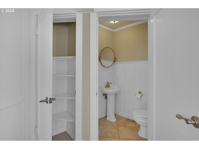 27730 ERICKSON Rd, Eugene, OR 97402