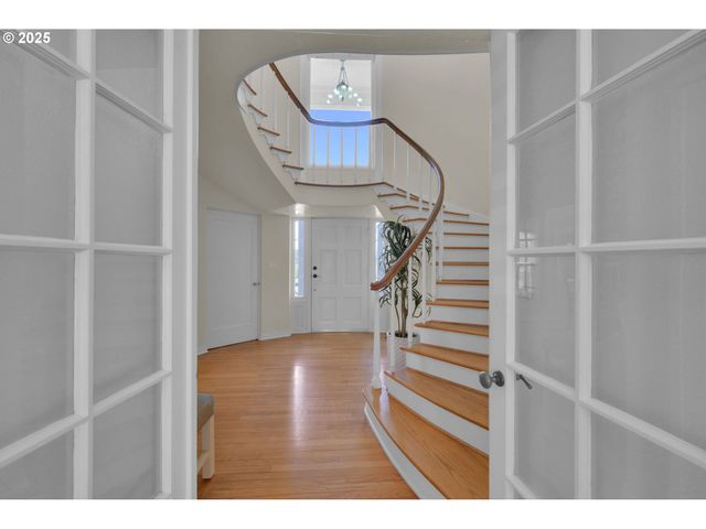 27730 ERICKSON Rd, Eugene, OR 97402